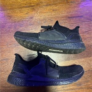 Adidas Black Athletic Shoes with Sleek Design and Cushioned Midsole.